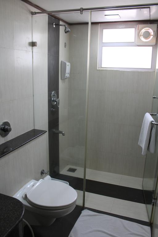 The Lotus Apartment Hotel, Venkatraman Street Chennai Exterior foto