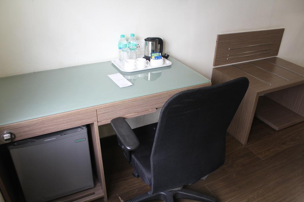 The Lotus Apartment Hotel, Venkatraman Street Chennai Exterior foto