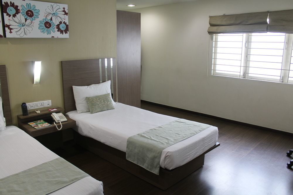 The Lotus Apartment Hotel, Venkatraman Street Chennai Exterior foto