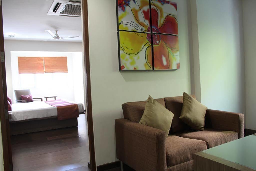 The Lotus Apartment Hotel, Venkatraman Street Chennai Exterior foto