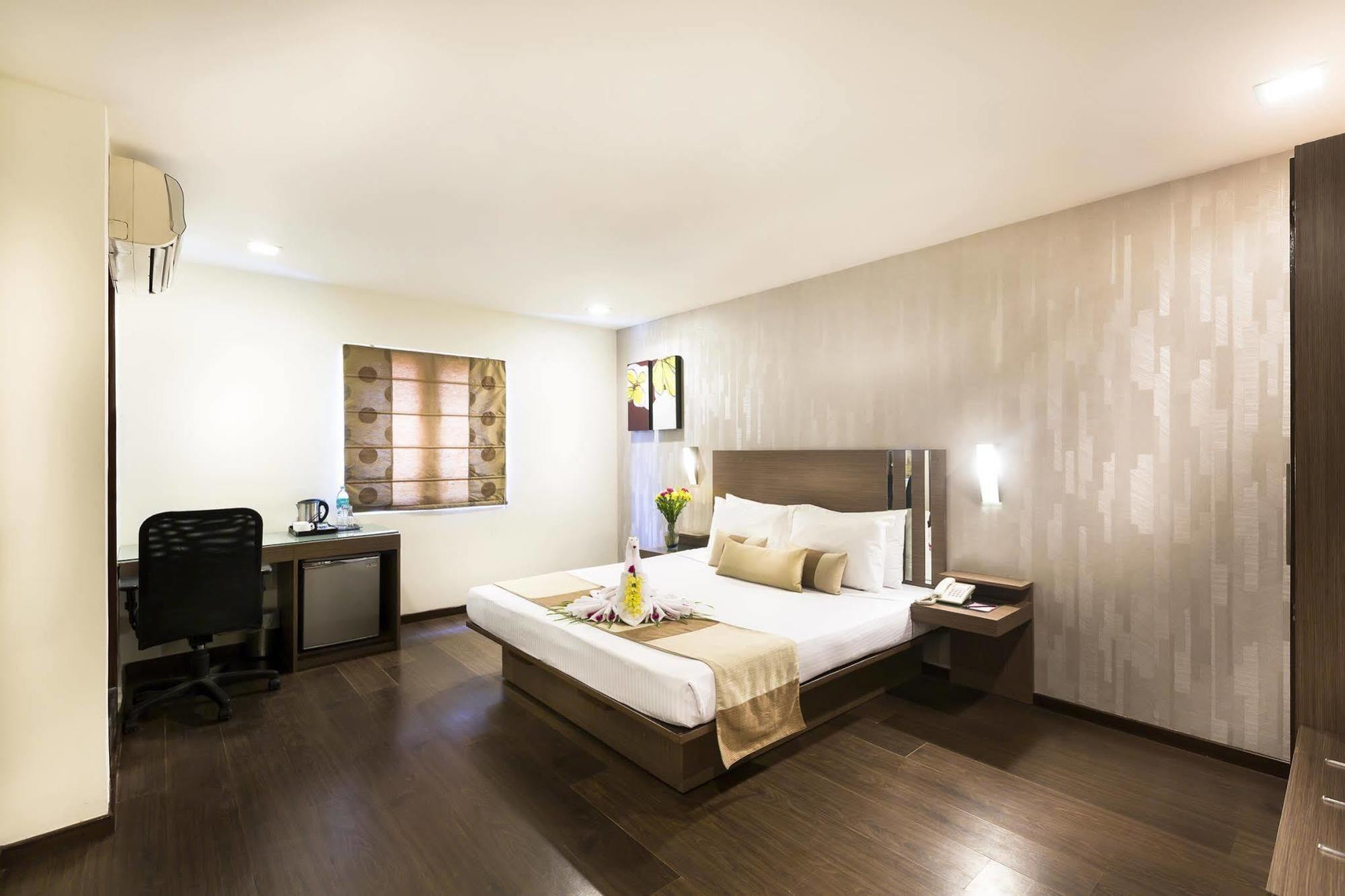 The Lotus Apartment Hotel, Venkatraman Street Chennai Exterior foto