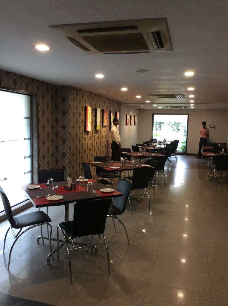 The Lotus Apartment Hotel, Venkatraman Street Chennai Exterior foto