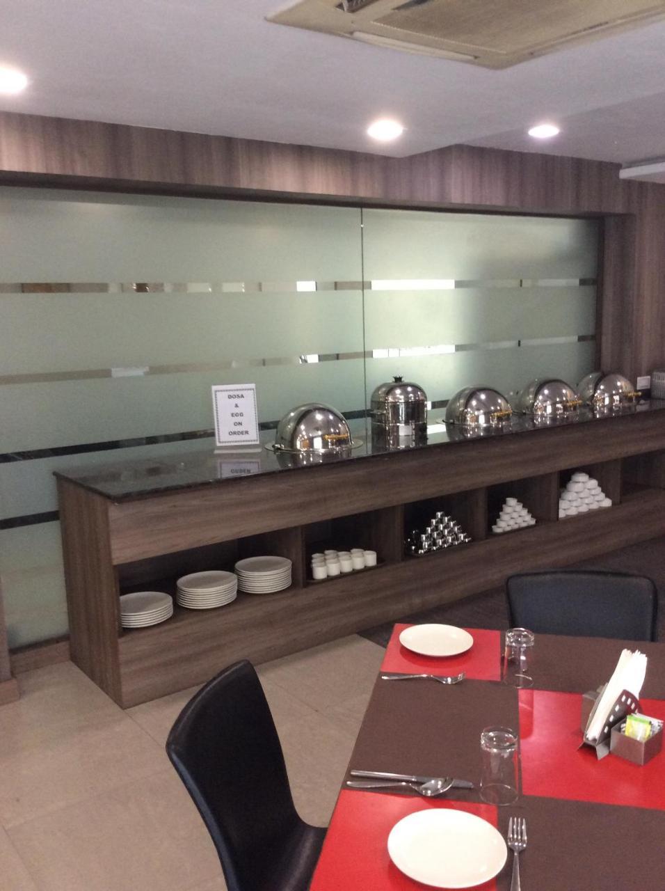 The Lotus Apartment Hotel, Venkatraman Street Chennai Exterior foto